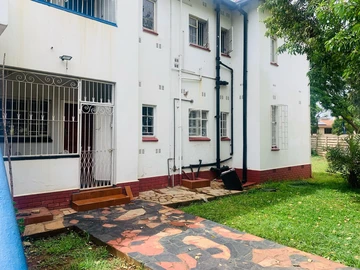 2 Bedroom Flat & Apartment