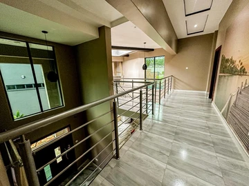 6 Bedroom House