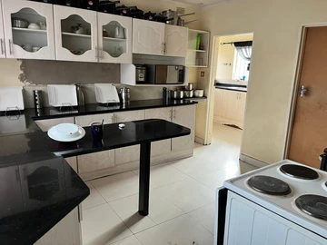 5 Bedroom House