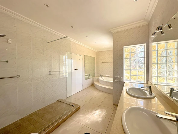 6 Bedroom House