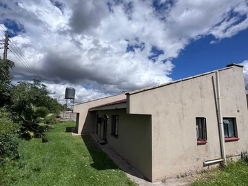 6 Bedroom House
