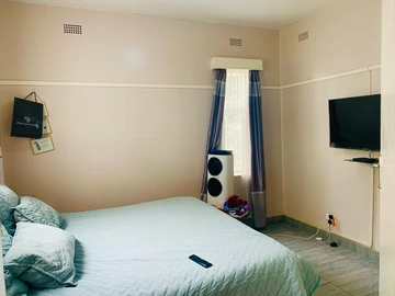 2 Bedroom Flat & Apartment