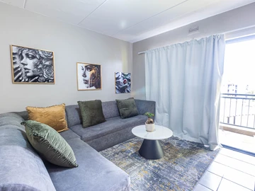 2 Bedroom Flat & Apartment