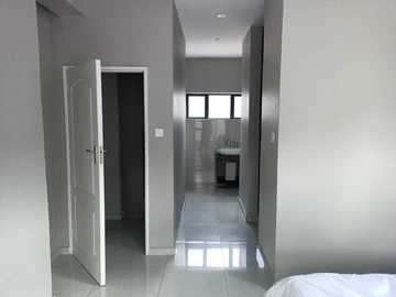 2 Bedroom Flat & Apartment