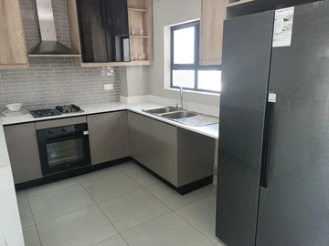 2 Bedroom Flat & Apartment