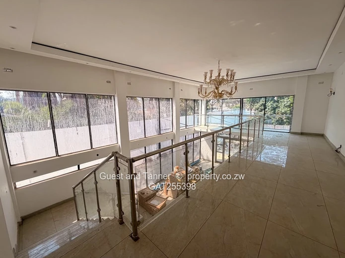 EMERALD HILL | SUBSTANTIAL 5-BEDROOM RESIDENCE ON 2000m²