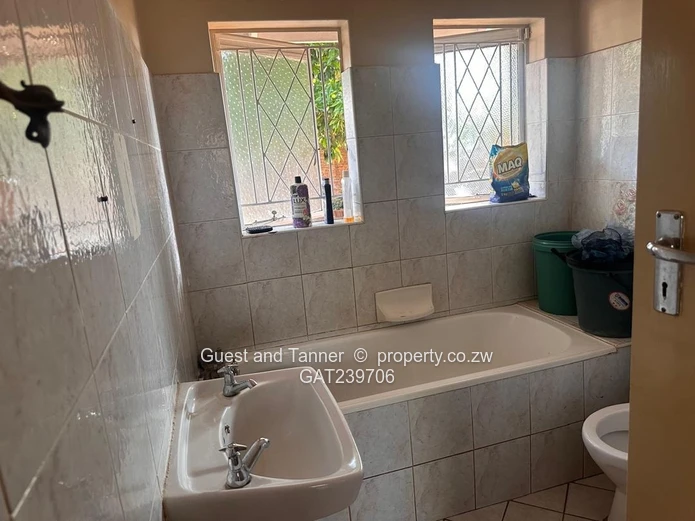 Prime Belvedere Family Home for Sale - Cottage, Swimming Pool & Mature Landscaped Garden with Deed (Sole Mandate)