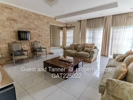 Luxurious 5-Bedroom Home in Alexandra Park