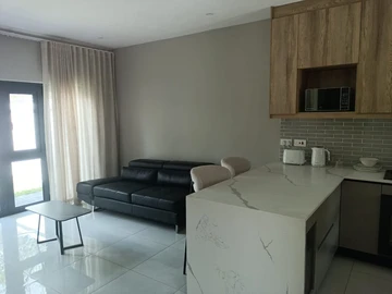 2 Bedroom Flat & Apartment