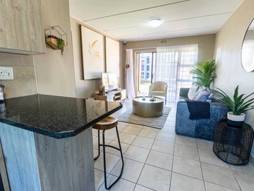 2 Bedroom Flat & Apartment