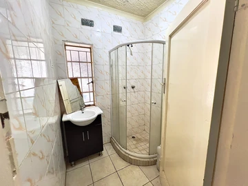 Commercial Property located in Eastlea For Rental