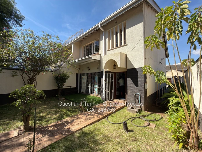 3-Bedroom Flat with Garden & Parking