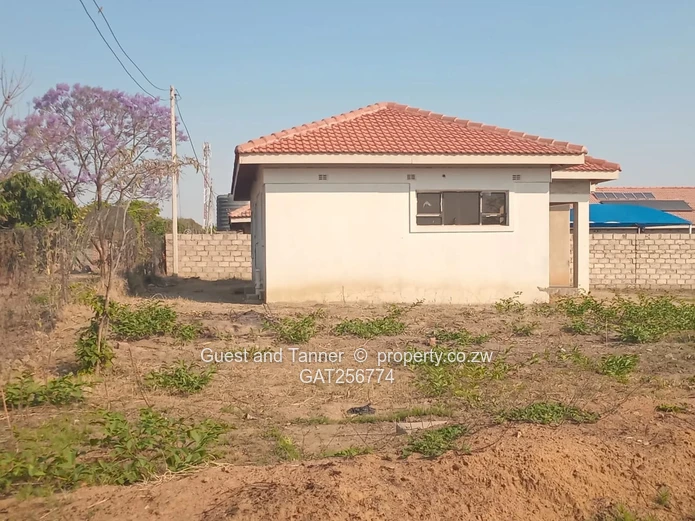 WATERFALLS – 3-BEDROOM COTTAGE ON 2,000m²