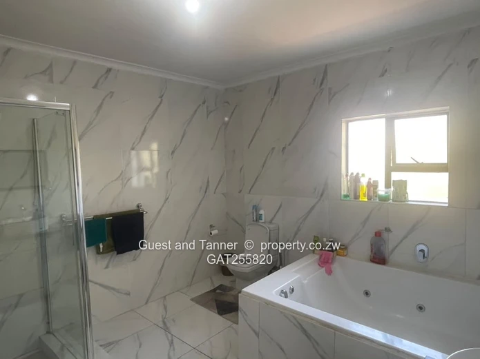 Spacious 5-Bedroom Home with 3-Bedroom Cottage - Gletwin Chishawasha