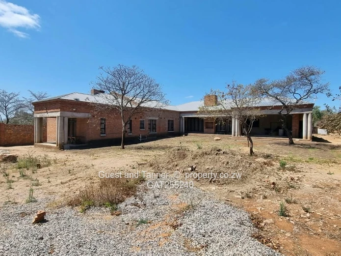 7-Bedroom House for Sale in Matsheumhlophe, Bulawayo with Title deed 