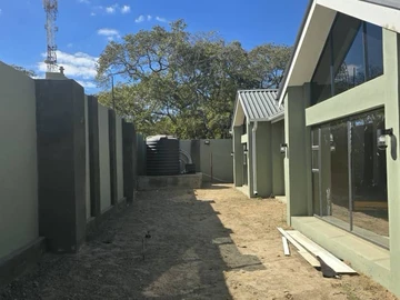 3 Bedroom Flat & Apartment