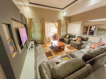 6 Bedroom House