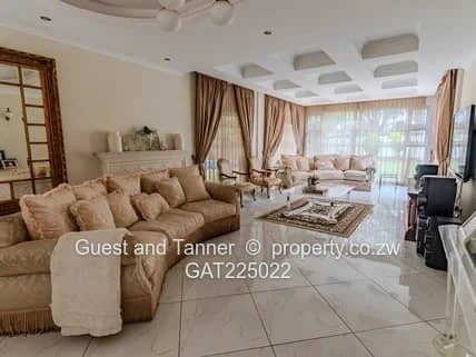 Luxurious 5-Bedroom Home in Alexandra Park