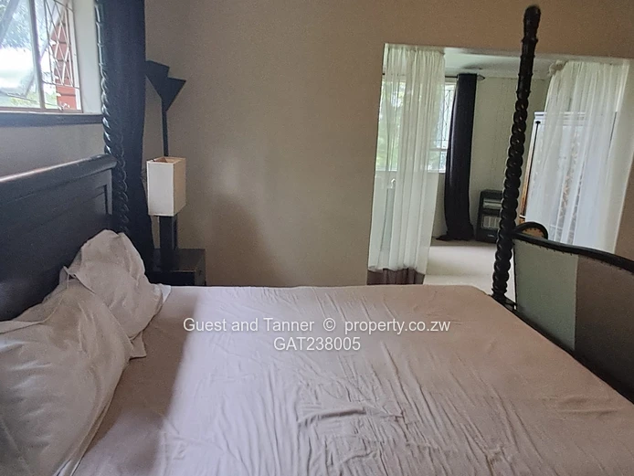 Luxury Glen Lorne House for Sale – 5 Bedrooms, Spa, Solar, Borehole & 7,000 sqm Stand