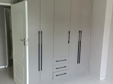 2 Bedroom Flat & Apartment