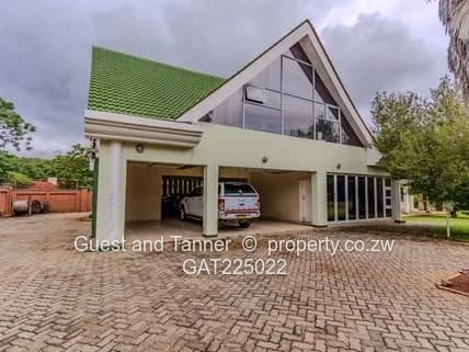 Luxurious 5-Bedroom Home in Alexandra Park