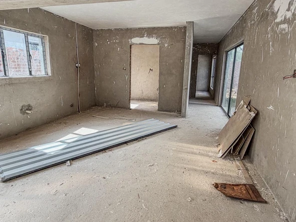 4 Bedroom Flat & Apartment