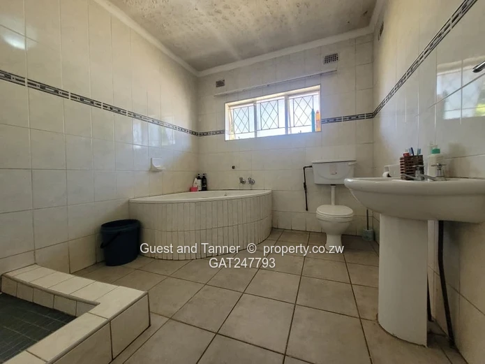 New Marlborough Neat and Spacious Family Home - 4 Bedrooms to Rent