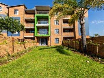 2 Bedroom Flat & Apartment