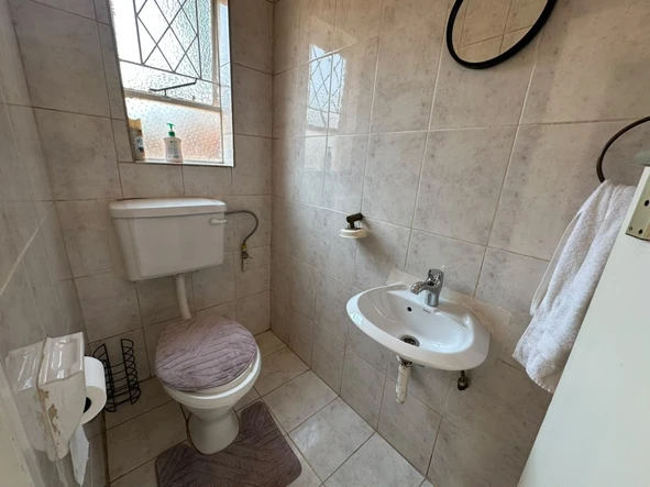 2 Bedroom Flat & Apartment