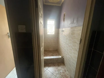6 Bedroom House