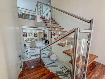 6 Bedroom House