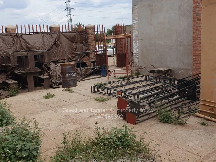 Bulawayo Warehouse & Factory Space for Sale with Borehole, 1066 m²