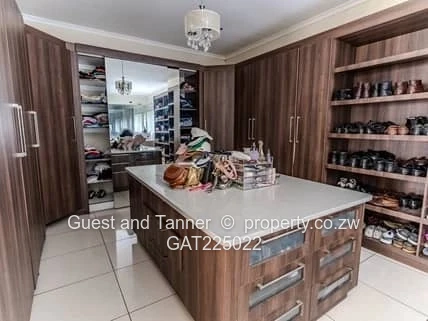 Luxurious 5-Bedroom Home in Alexandra Park
