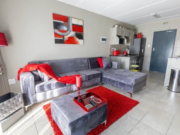 2 Bedroom Flat & Apartment