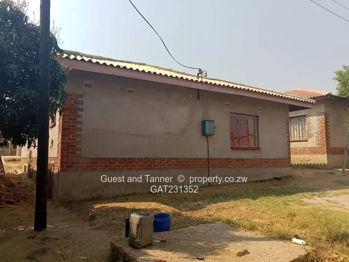 3-Bedroom House for Sale in Chitungwiza Unit L – Council Cession with Community Borehole Access