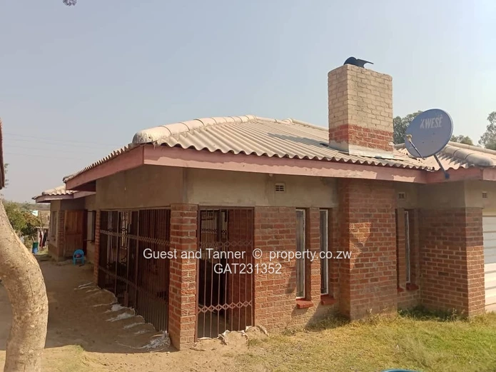 3-Bedroom House for Sale in Chitungwiza Unit L – Council Cession with Community Borehole Access