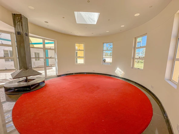 6 Bedroom House