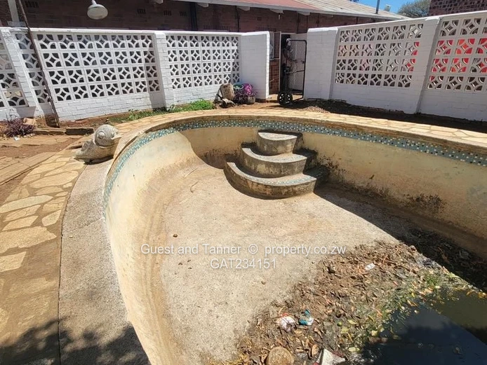Charming 3-Bedroom House with Servants Quarters for sale in Paddonhurst near Bulawayo 