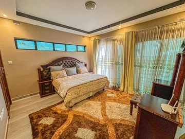 6 Bedroom House