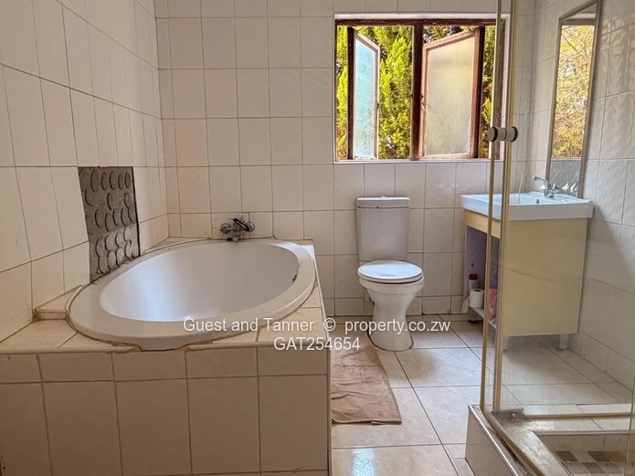 6-Bedroom Home in Borrowdale Brooke For sale 