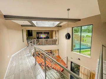 6 Bedroom House