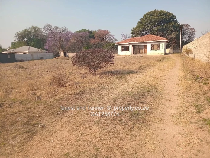 WATERFALLS – 3-BEDROOM COTTAGE ON 2,000m²