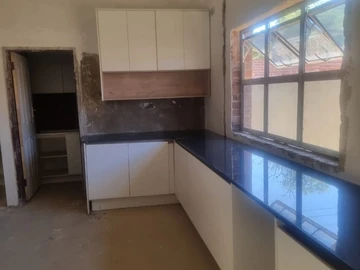 4 Bedroom Flat & Apartment