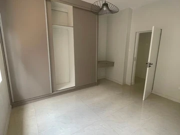 4 Bedroom Flat & Apartment