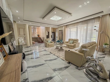 6 Bedroom House