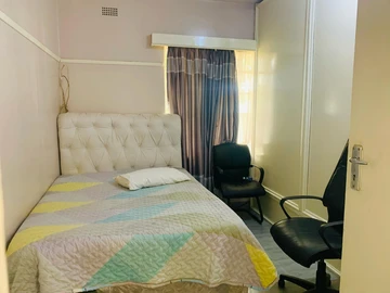 2 Bedroom Flat & Apartment