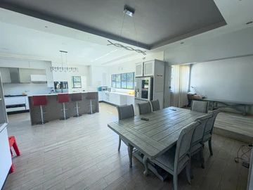 6 Bedroom House