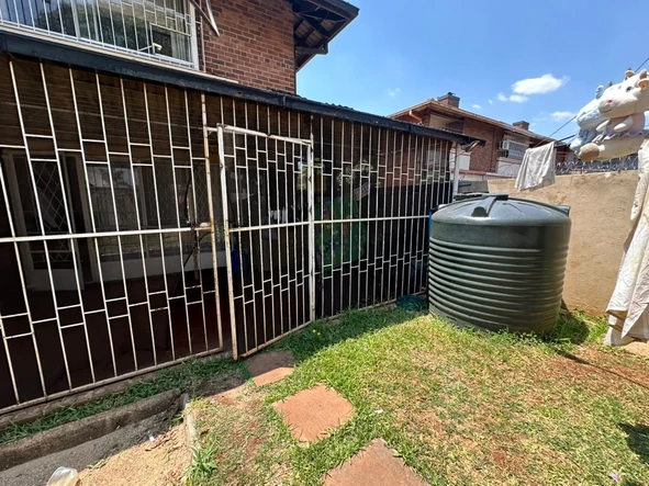 2 Bedroom Flat & Apartment