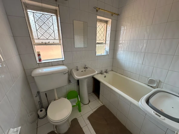 2 Bedroom Flat & Apartment