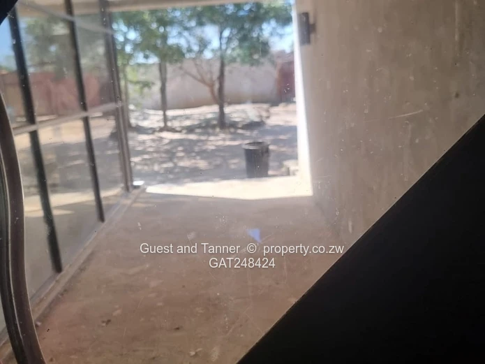 SPACIOUS FAMILY HOME ON 2284sqm FOR SALE IN RIVERSIDE, RUWA 